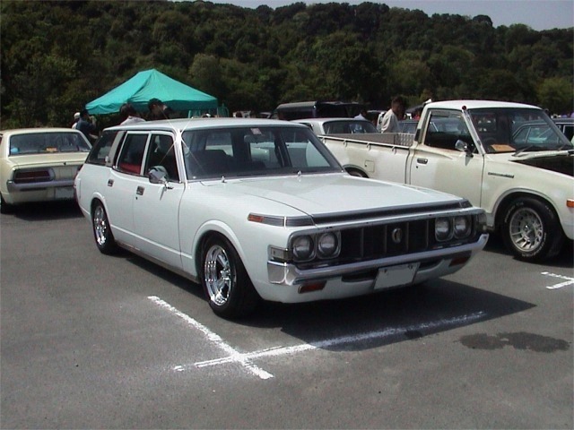 toyota crown or nissan laurel autoshite autoshite nissan crown